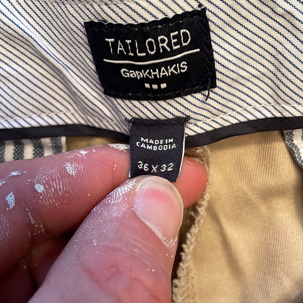 Gap Tailored khakis straight fit 36x32